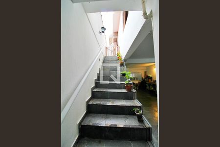 Casa à venda com 220m², 3 quartos e 4 vagasEscada