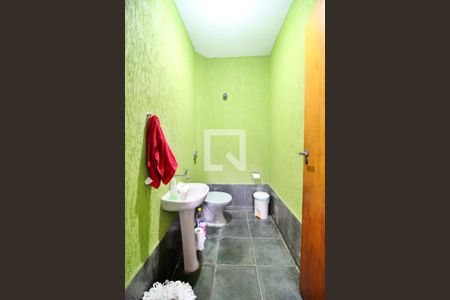 Casa à venda com 220m², 3 quartos e 4 vagasBanheiro de serviço