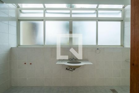 Casa à venda com 574m², 4 quartos e 3 vagas Casa à venda com 574m², 4 quartos e 3 vagasBanheiro da Suíte 2