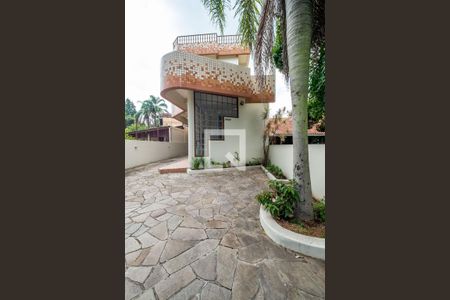 Casa à venda com 574m², 4 quartos e 3 vagas Casa à venda com 574m², 4 quartos e 3 vagasFachada