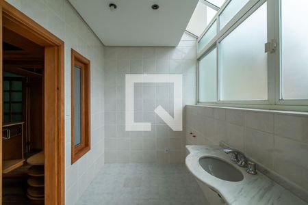 Casa à venda com 574m², 4 quartos e 3 vagas Casa à venda com 574m², 4 quartos e 3 vagasBanheiro da Suíte 2