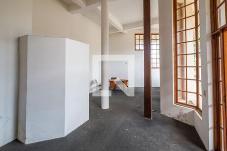 Casa à venda com 574m², 4 quartos e 3 vagas Casa à venda com 574m², 4 quartos e 3 vagasEscritório