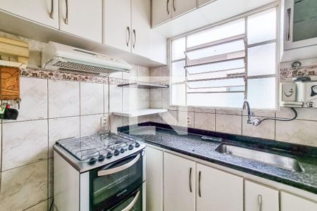 Cozinha de apartamento para alugar com 2 quartos, 51m² em São João Batista, Belo Horizonte