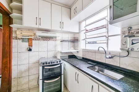 Cozinha de apartamento para alugar com 2 quartos, 51m² em São João Batista, Belo Horizonte