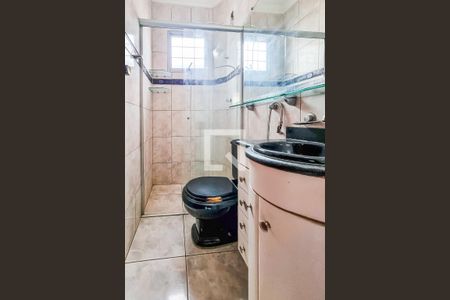 Banheiro de apartamento para alugar com 2 quartos, 51m² em São João Batista, Belo Horizonte