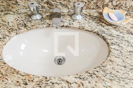 Apartamento para alugar com 171m², 5 quartos e 2 vagasDetalhe do banheiro