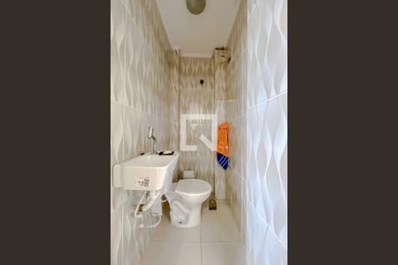 Apartamento à venda com 143m², 2 quartos e sem vaga Apartamento à venda com 143m², 2 quartos e sem vagaBanheiro de Serviço