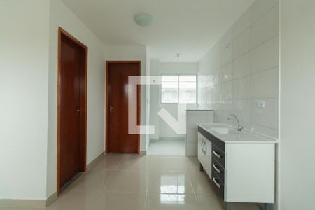 Sala e cozinha de apartamento para alugar com 1 quarto, 29m² em Vila Esperança, São Paulo