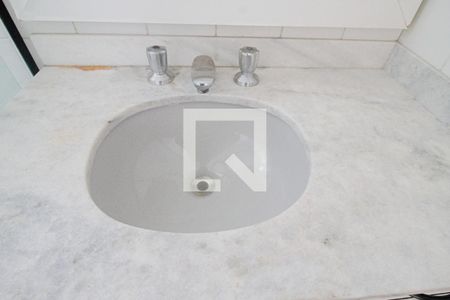 Apartamento à venda com 64m², 2 quartos e 2 vagas Apartamento à venda com 64m², 2 quartos e 2 vagasBanheiro da Suíte