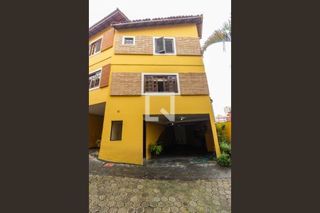 Casa de condomínio à venda com 120m², 2 quartos e 2 vagas Casa de condomínio à venda com 120m², 2 quartos e 2 vagasFachada