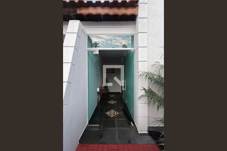 Casa de condomínio à venda com 130m², 3 quartos e 2 vagasEntrada