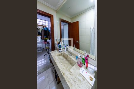 Casa à venda com 200m², 3 quartos e 4 vagasBanheiro da Suíte
