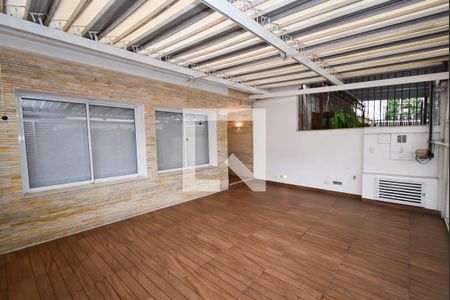 Casa à venda com 140m², 3 quartos e 3 vagasGaragem