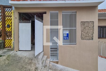 Fachada com Plaquinha de casa para alugar com 1 quarto, 50m² em Vila Mazzei, São Paulo