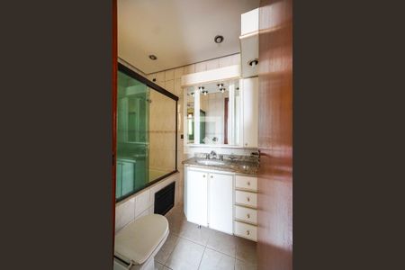 Apartamento à venda com 112m², 3 quartos e 2 vagas Apartamento à venda com 112m², 3 quartos e 2 vagasBanheiro da suíte