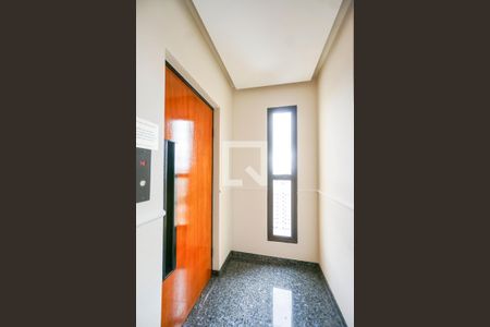 Apartamento à venda com 112m², 3 quartos e 2 vagas Apartamento à venda com 112m², 3 quartos e 2 vagasHall do elevador