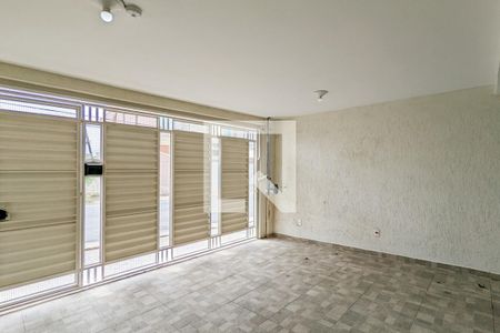 Casa à venda com 150m², 2 quartos e 3 vagas Casa à venda com 150m², 2 quartos e 3 vagasGaragem