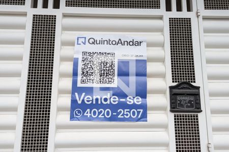 Casa à venda com 150m², 2 quartos e 3 vagas Casa à venda com 150m², 2 quartos e 3 vagasFachada