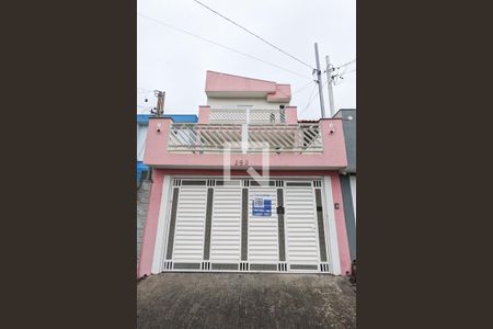 Casa à venda com 150m², 2 quartos e 3 vagas Casa à venda com 150m², 2 quartos e 3 vagasFachada