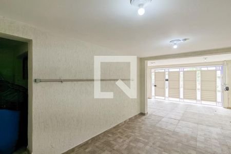 Casa à venda com 150m², 2 quartos e 3 vagas Casa à venda com 150m², 2 quartos e 3 vagasGaragem