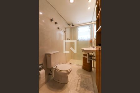 Apartamento à venda com 227m², 3 quartos e 4 vagas Apartamento à venda com 227m², 3 quartos e 4 vagasBanheiro 2 da Suíte 1