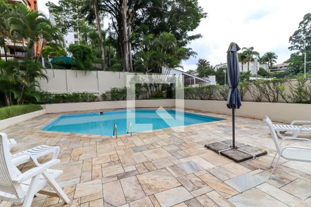 Apartamento à venda com 227m², 3 quartos e 4 vagas Apartamento à venda com 227m², 3 quartos e 4 vagasÁrea comum - Piscina