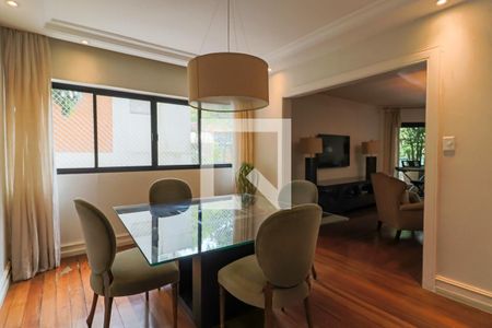 Apartamento à venda com 227m², 3 quartos e 4 vagas Apartamento à venda com 227m², 3 quartos e 4 vagasSala de Jantar