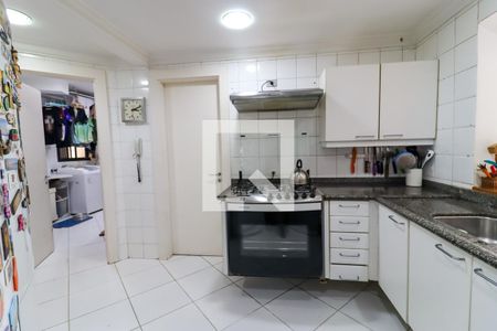 Apartamento à venda com 227m², 3 quartos e 4 vagas Apartamento à venda com 227m², 3 quartos e 4 vagasCozinha - Armários