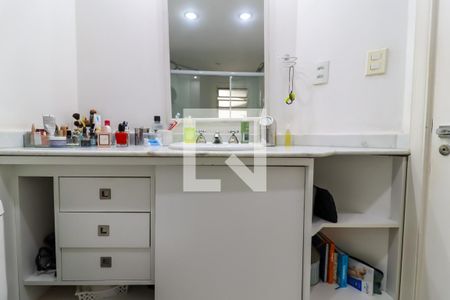 Apartamento à venda com 227m², 3 quartos e 4 vagas Apartamento à venda com 227m², 3 quartos e 4 vagasBanheiro 1 da Suíte 1