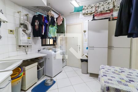 Apartamento à venda com 227m², 3 quartos e 4 vagas Apartamento à venda com 227m², 3 quartos e 4 vagasÁrea de Serviço