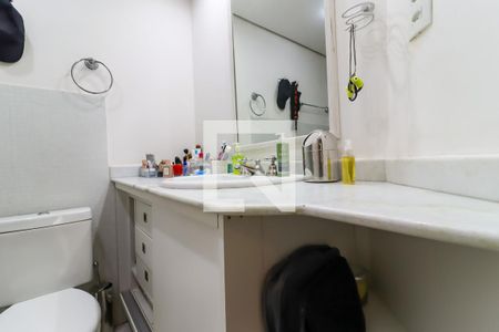 Apartamento à venda com 227m², 3 quartos e 4 vagas Apartamento à venda com 227m², 3 quartos e 4 vagasBanheiro 1 da Suíte 1