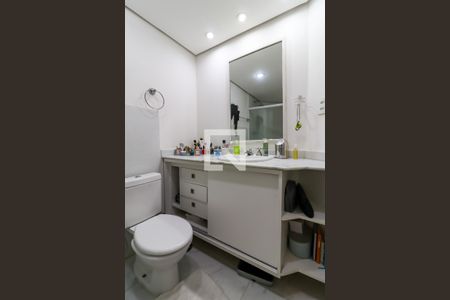 Apartamento à venda com 227m², 3 quartos e 4 vagas Apartamento à venda com 227m², 3 quartos e 4 vagasBanheiro 1 da Suíte 1