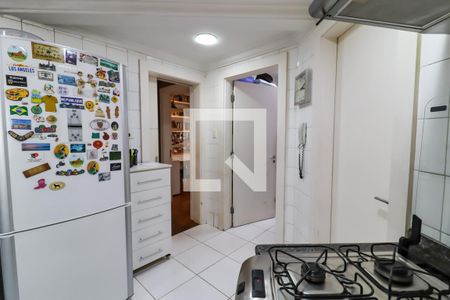 Apartamento à venda com 227m², 3 quartos e 4 vagas Apartamento à venda com 227m², 3 quartos e 4 vagasCozinha