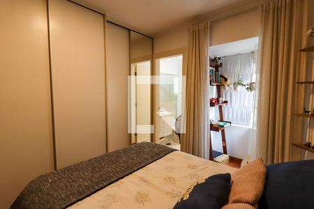 Apartamento à venda com 227m², 3 quartos e 4 vagas Apartamento à venda com 227m², 3 quartos e 4 vagasSuíte 2