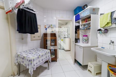 Apartamento à venda com 227m², 3 quartos e 4 vagas Apartamento à venda com 227m², 3 quartos e 4 vagasÁrea de Serviço