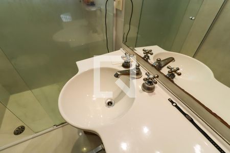 Apartamento à venda com 227m², 3 quartos e 4 vagas Apartamento à venda com 227m², 3 quartos e 4 vagasBanheiro 2 da Suíte 1