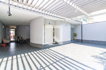 Casa à venda com 310m², 3 quartos e 4 vagas Casa à venda com 310m², 3 quartos e 4 vagasGaragem