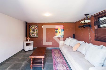 Casa à venda com 310m², 3 quartos e 4 vagas Casa à venda com 310m², 3 quartos e 4 vagasHome Theater