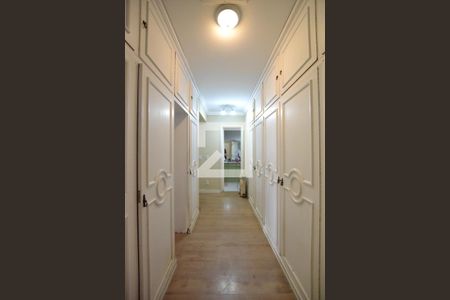 Casa à venda com 400m², 5 quartos e 4 vagasCloset da suíte 2