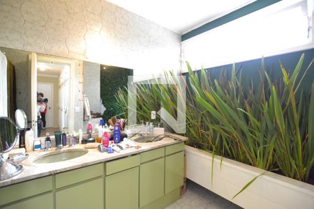 Casa à venda com 400m², 5 quartos e 4 vagasBanheiro da Suíte 2