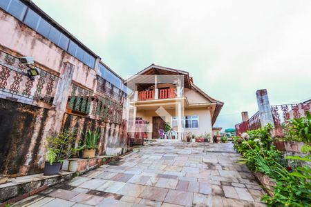 Casa à venda com 430m², 8 quartos e 8 vagasFachada