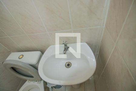 Banheiro de casa para alugar com 1 quarto, 60m² em Parque Imperial, São Paulo