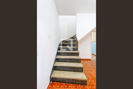 Escada Quartos de casa para alugar com 2 quartos, 100m² em Vila Maria, São Paulo