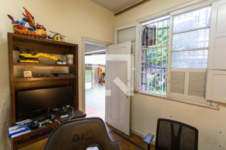 Casa à venda com 316m², 5 quartos e 3 vagas Casa à venda com 316m², 5 quartos e 3 vagasQuarto de Serviço