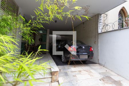 Casa à venda com 316m², 5 quartos e 3 vagas Casa à venda com 316m², 5 quartos e 3 vagasGaragem