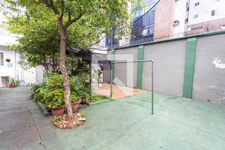 Casa à venda com 316m², 5 quartos e 3 vagas Casa à venda com 316m², 5 quartos e 3 vagasQuintal