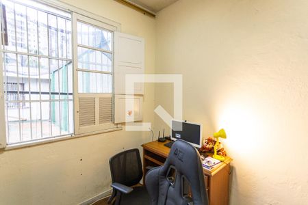 Casa à venda com 316m², 5 quartos e 3 vagas Casa à venda com 316m², 5 quartos e 3 vagasQuarto de Serviço