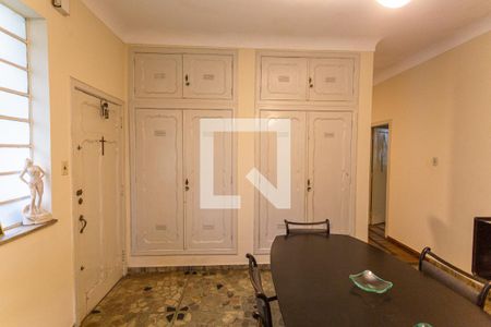 Casa à venda com 316m², 5 quartos e 3 vagas Casa à venda com 316m², 5 quartos e 3 vagasArmário da Copa