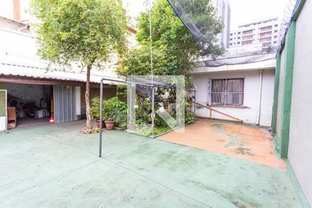 Casa à venda com 316m², 5 quartos e 3 vagas Casa à venda com 316m², 5 quartos e 3 vagasQuintal