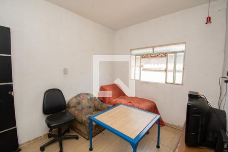 Casa à venda com 60m², 4 quartos e 4 vagas Casa à venda com 60m², 4 quartos e 4 vagasSala - Edícula